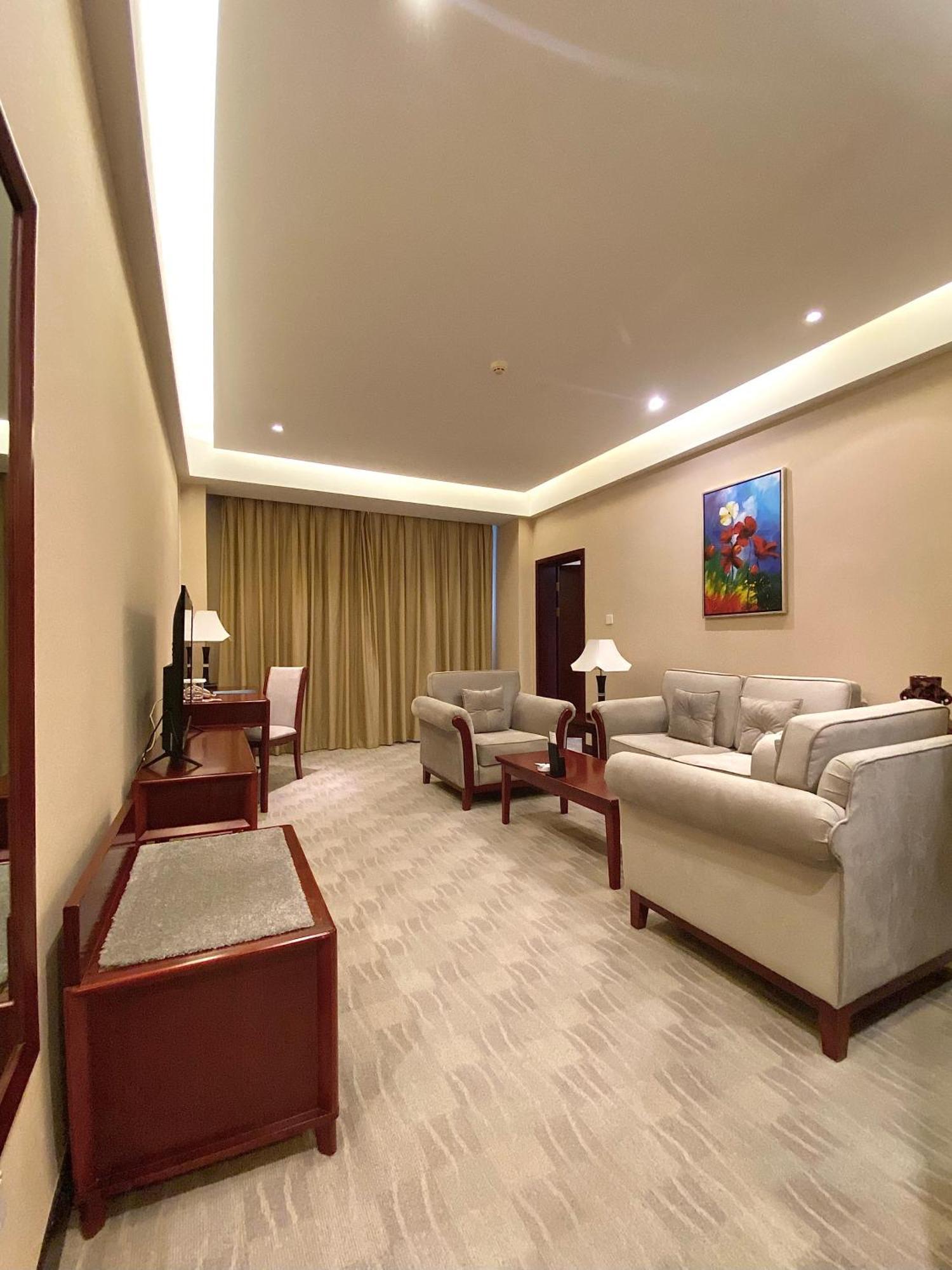 Beijing Palace Soluxe Hotel Astana Εξωτερικό φωτογραφία A living room