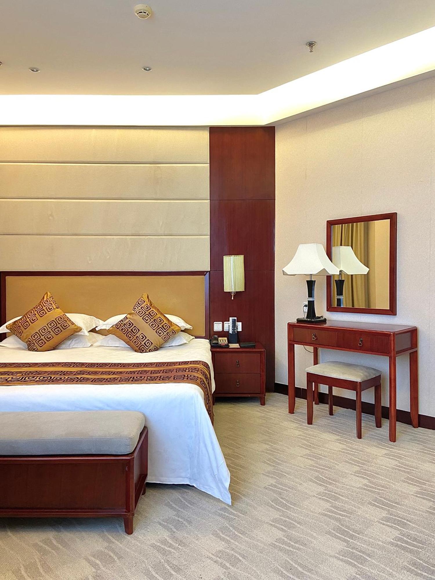 Beijing Palace Soluxe Hotel Astana Εξωτερικό φωτογραφία A bedroom
