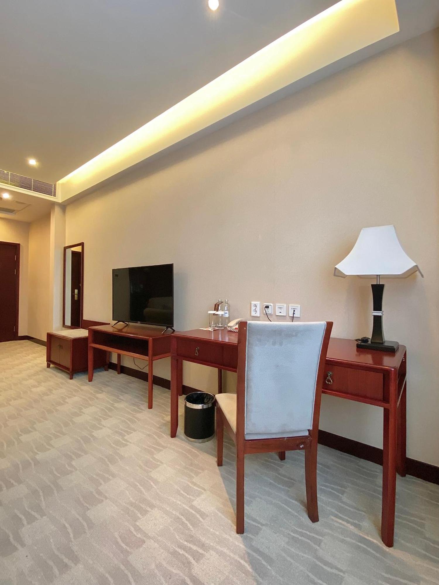 Beijing Palace Soluxe Hotel Astana Εξωτερικό φωτογραφία A room at the hotel