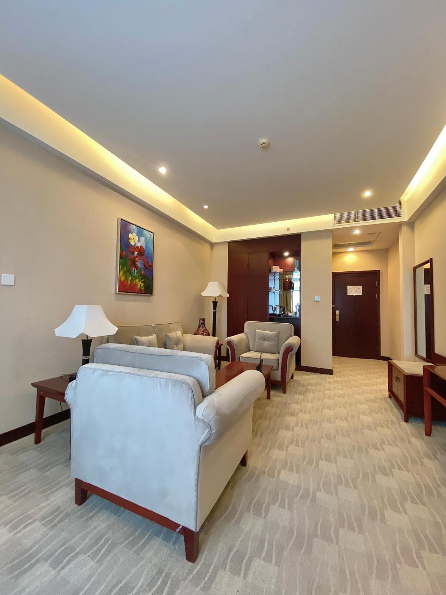 Beijing Palace Soluxe Hotel Astana Εξωτερικό φωτογραφία A suite at the hotel