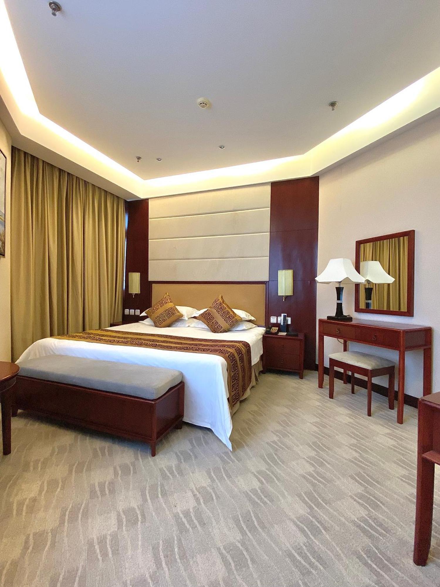 Beijing Palace Soluxe Hotel Astana Εξωτερικό φωτογραφία A bedroom at the hotel
