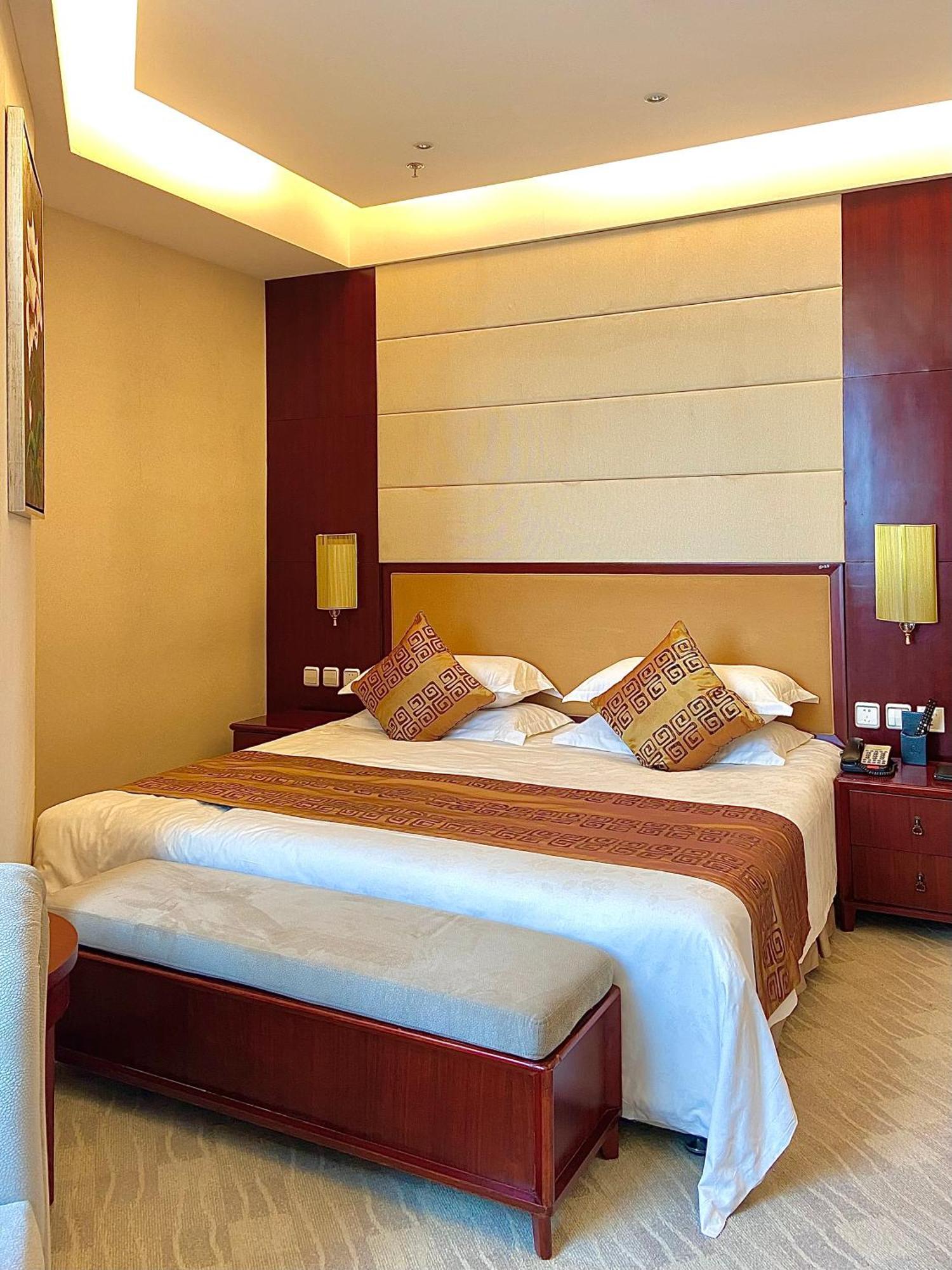 Beijing Palace Soluxe Hotel Astana Εξωτερικό φωτογραφία A bedroom at the hotel