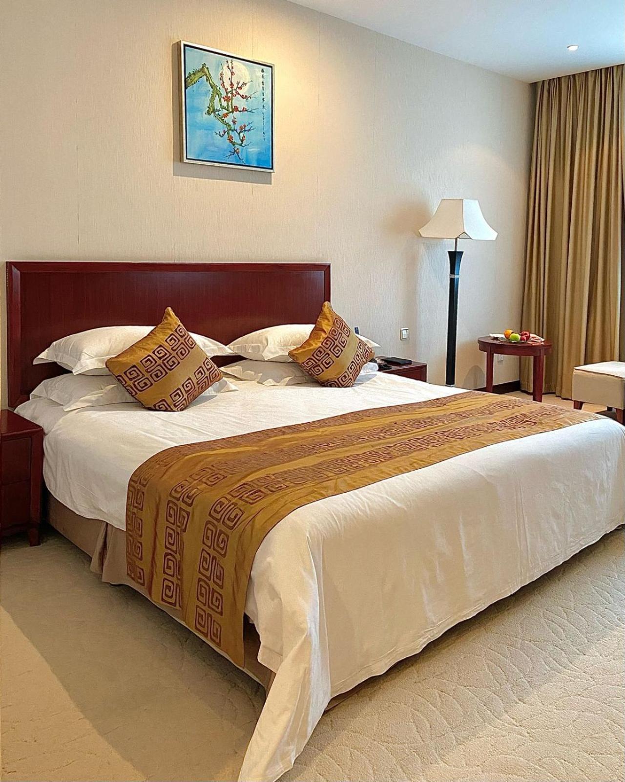 Beijing Palace Soluxe Hotel Astana Εξωτερικό φωτογραφία A bed runner