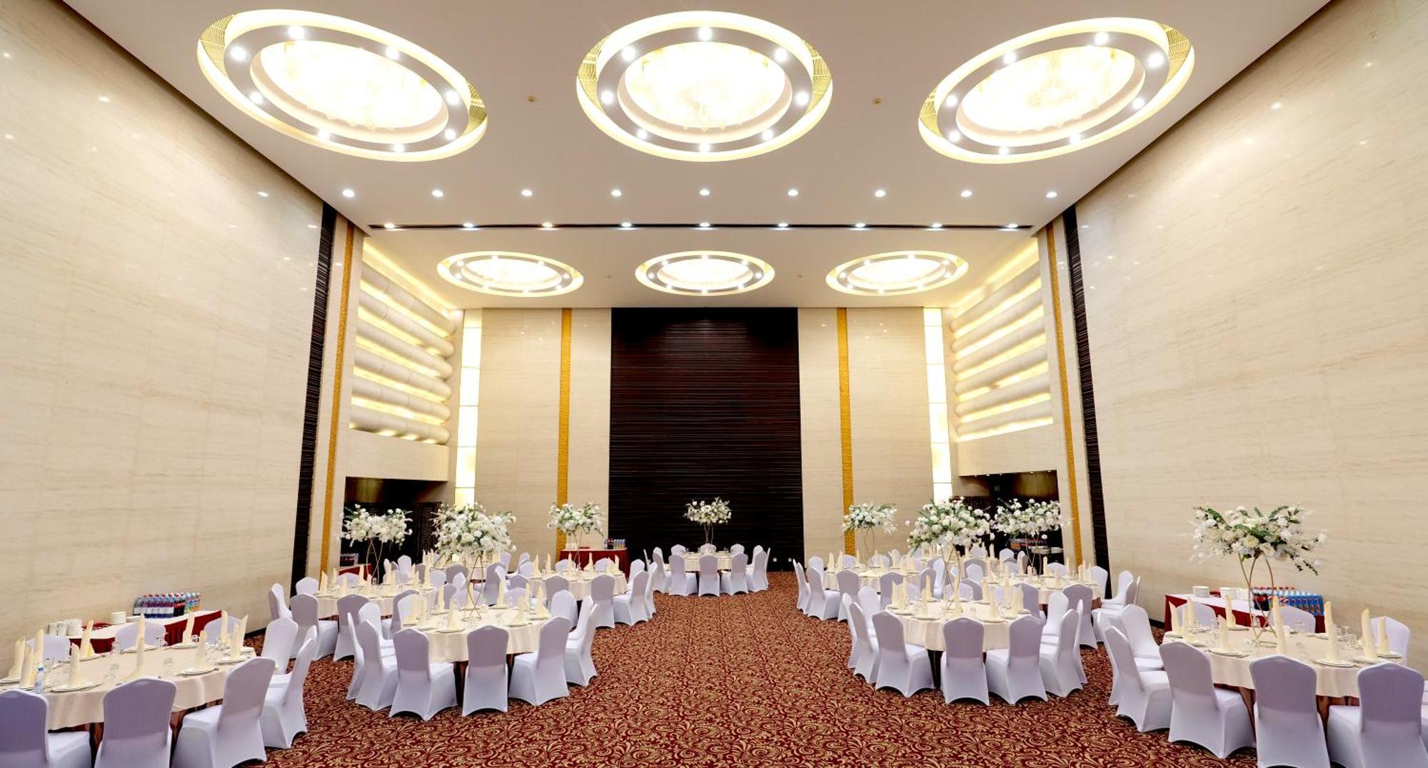 Beijing Palace Soluxe Hotel Astana Εξωτερικό φωτογραφία The ballroom