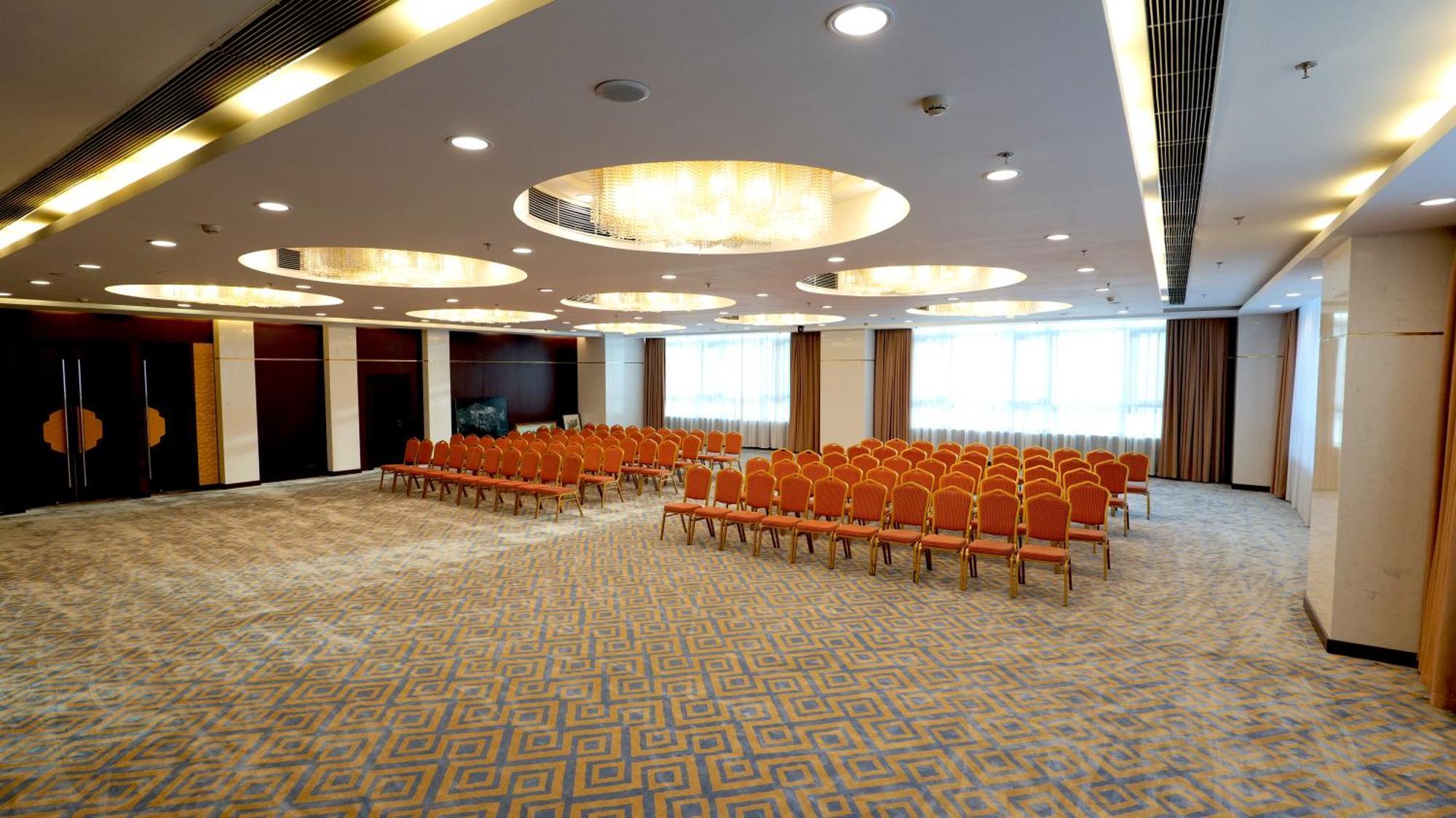 Beijing Palace Soluxe Hotel Astana Εξωτερικό φωτογραφία The ballroom