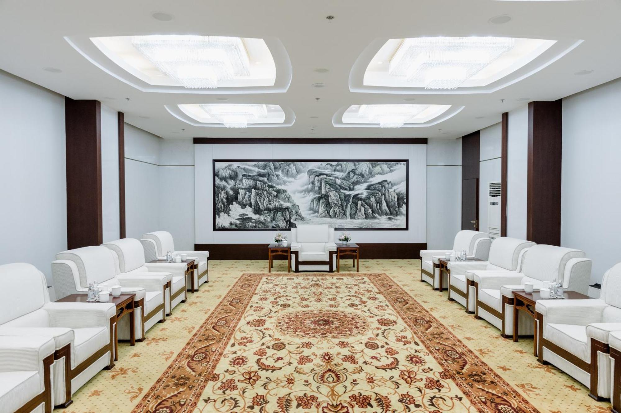 Beijing Palace Soluxe Hotel Astana Εξωτερικό φωτογραφία The waiting room of the airport