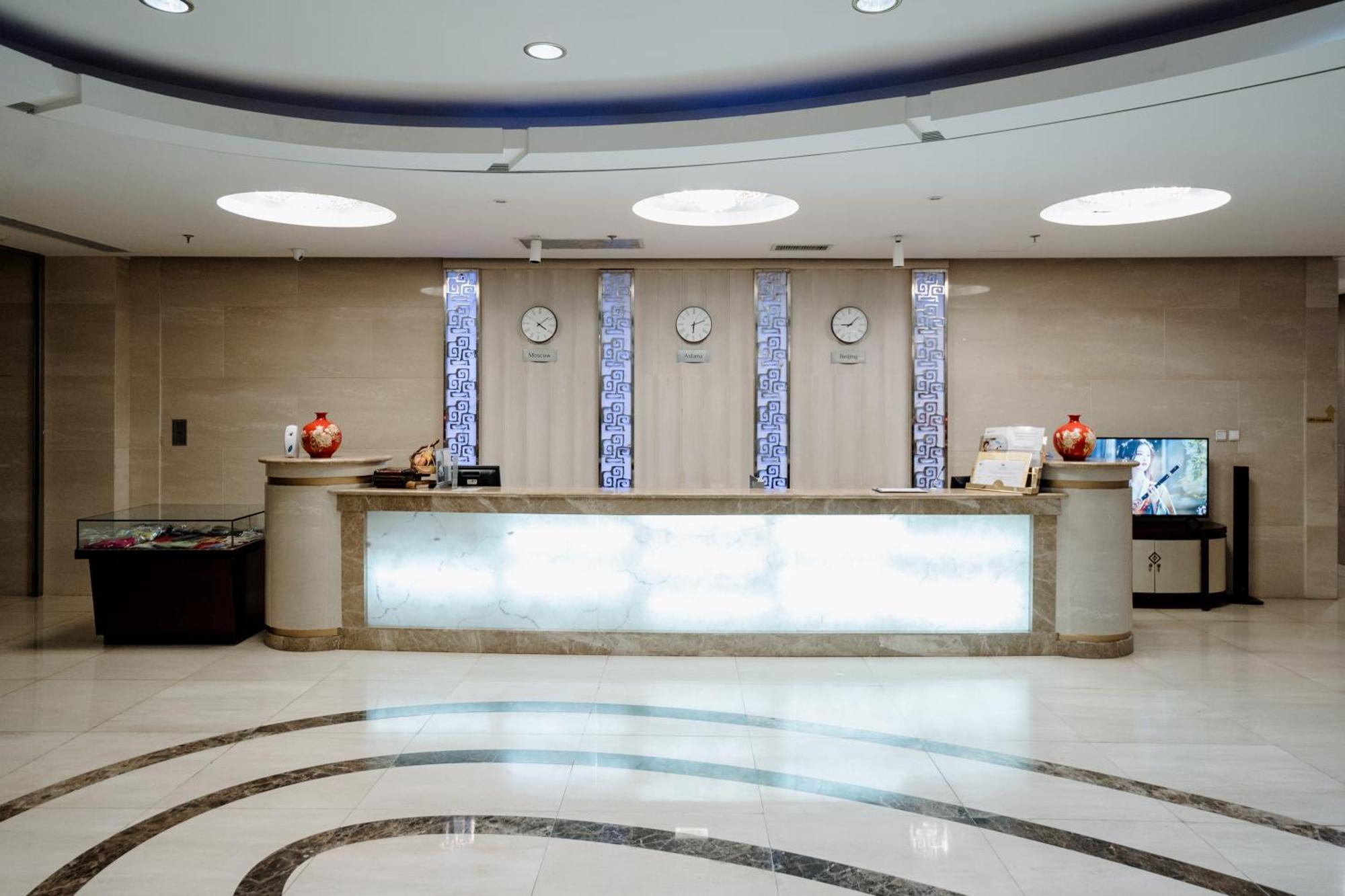 Beijing Palace Soluxe Hotel Astana Εξωτερικό φωτογραφία Reception desk