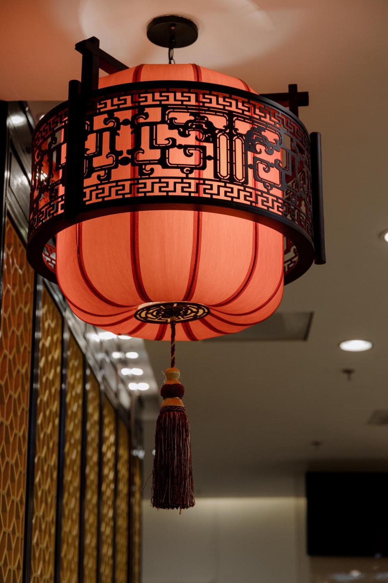 Beijing Palace Soluxe Hotel Astana Εξωτερικό φωτογραφία A Chinese lantern