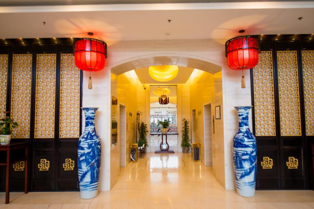 Beijing Palace Soluxe Hotel Astana Εξωτερικό φωτογραφία The lobby of the hotel