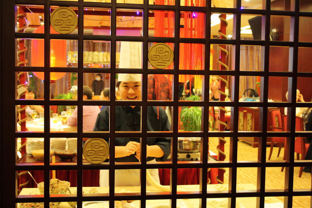 Beijing Palace Soluxe Hotel Astana Εξωτερικό φωτογραφία A shishi-dō at a restaurant in Tokyo
